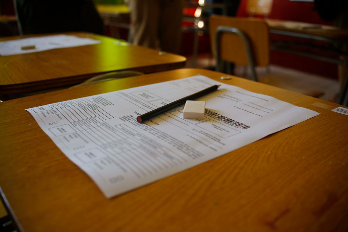 Segregación, estrés y estandarización: las duras críticas de puntajes nacionales a la PSU