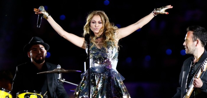 Error en audio la delató: el chascarro que sufrió Paulina Rubio en show de la Teletón