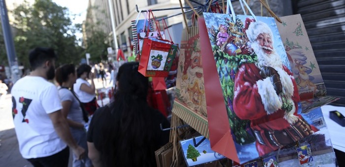 Aún estás a tiempo de aprender y mejorar: youtuber enseña la forma correcta de envolver regalos