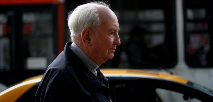 No más consejos de Errázuriz: Papa aparta al cardenal chileno de su círculo de asesores