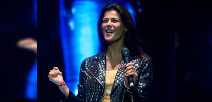 ¿Myriam Hernández? Look de Tonka Tomicic en cierre de Teletón sacó aplausos en redes