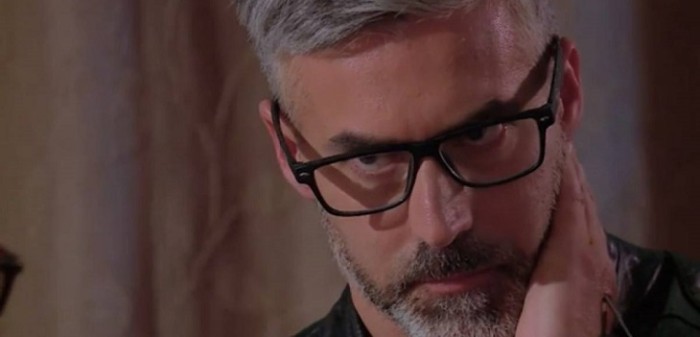 Carlos Díaz cantó karaoke en 'Mucho Gusto' y demostró que como actor es muy bueno