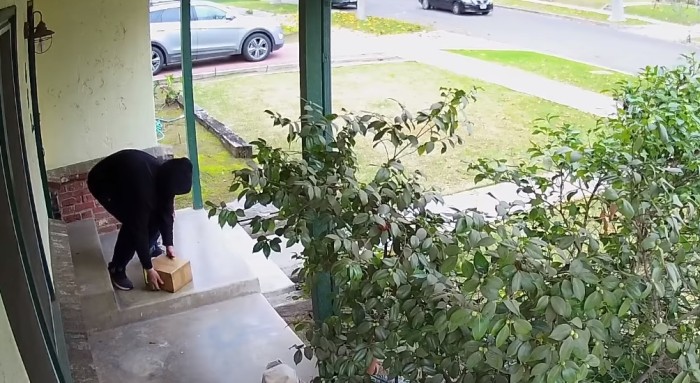 Se aburrió: la creativa y asquerosa venganza de youtuber contra ladrón que robaba su correspondencia