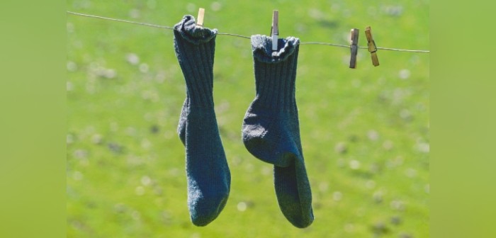 Perturbadora manía de hombre le provocó infección en los pulmones: olía sus calcetines sucios