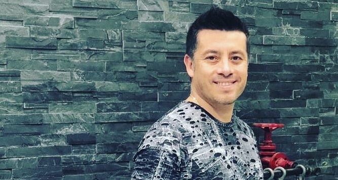 Leandro Martínez dedicó tierna publicación a sus trillizas donde destacó la ardua labor de su madre