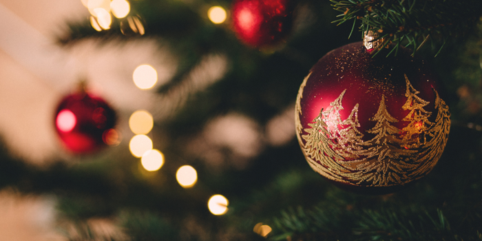 Vio que no tenían zapatos y se los regaló: el noble gesto de mujer con niños en situación de calle