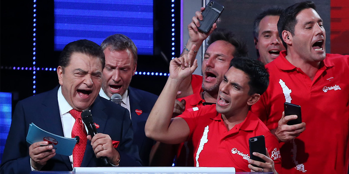 Los tuiteros se rindieron ante la simpatía de los traductores de señas de Teletón