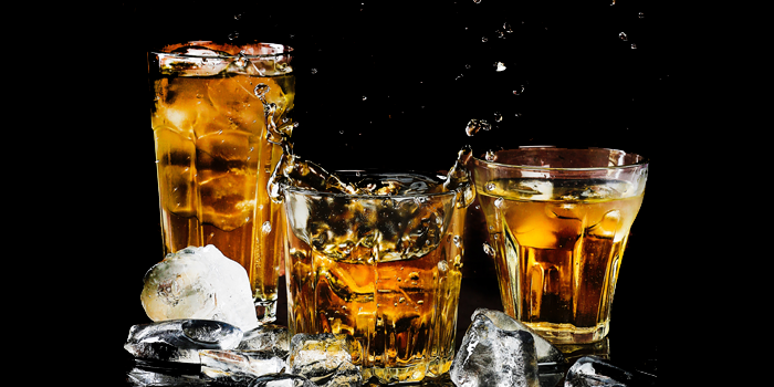 Profesor se emborrachó 10 años para dar con la cura a la resaca: solución no es nada fácil