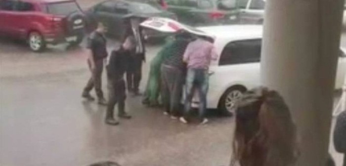 Extraños ruidos desataron el caos: graban momento en que abren ataúd en un cortejo fúnebre