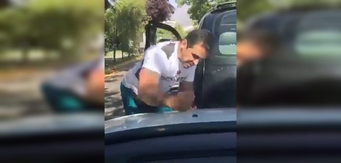 Mujer y su hija de 8 años sufrieron la furia de un conductor tras colisión: golpeó su auto