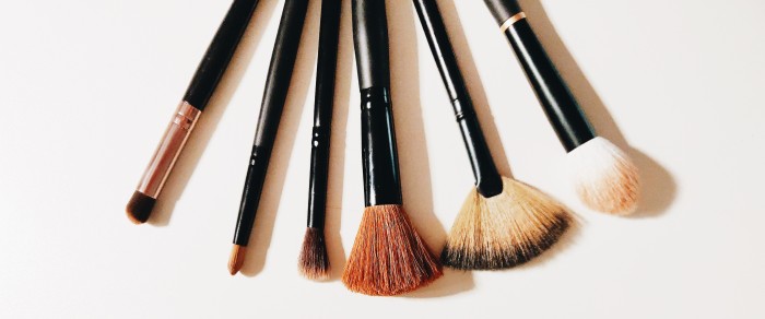 ¿Lo hacías mal? Tips para limpiar tus brochas de maquillaje y no arruinarlas en el intento