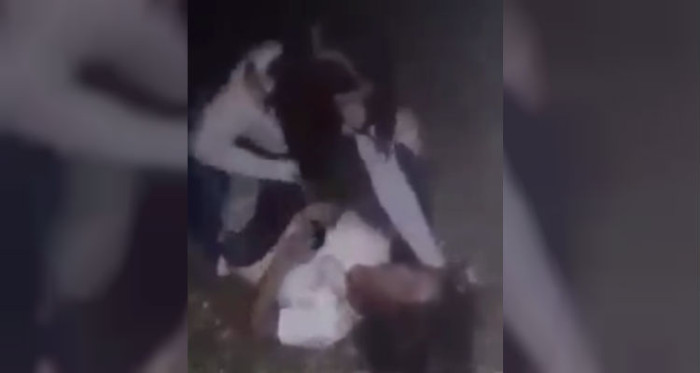 Niñas graban brutal golpiza que propinaron a menor de 11 años: habría sido por venganza