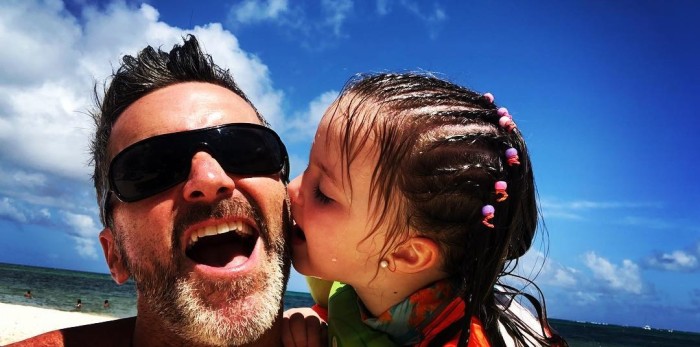 Cristián Sánchez derritió a seguidores con video de Gracia escribiéndole al Viejo Pascuero