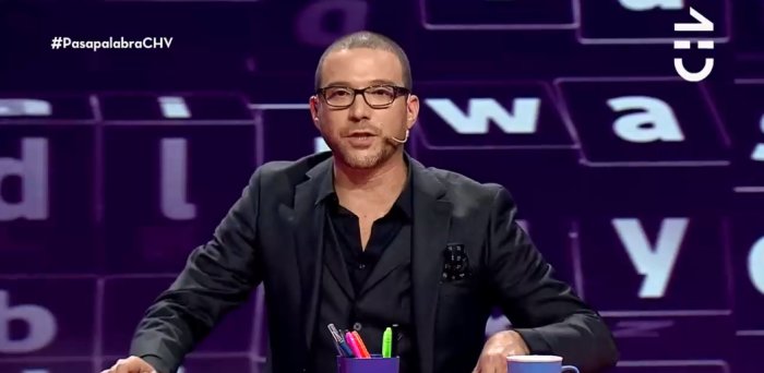 CHV contemplaría a Julián Elfenbein para nuevo programa de conversación