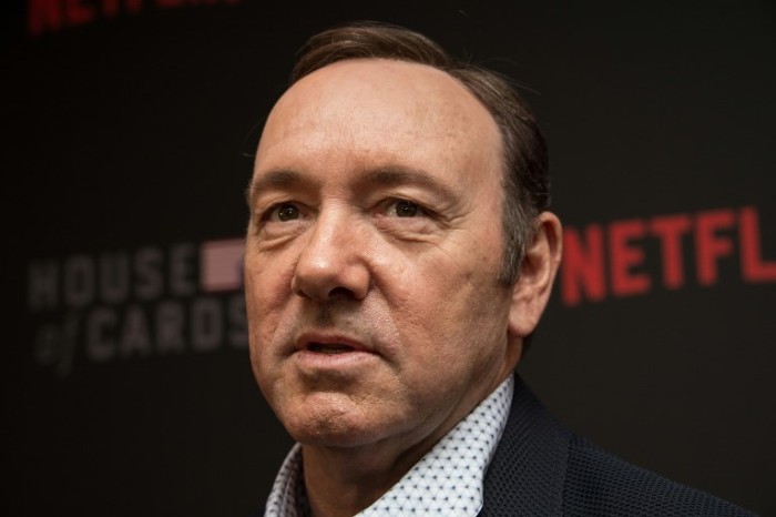Kevin Spacey reaparece con video a lo Frank Underwood: se defendió de las denuncias de abuso