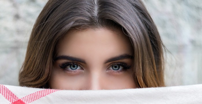 Cejas navideñas: la tendencia en maquillaje para quienes les sobra espíritu festivo