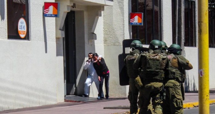 Acusan trauma: trabajadoras de BancoEstado se querellan por simulacro que nadie les avisó