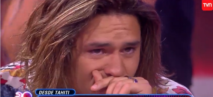 No se lo esperaba: Toarii Valantin recibió especial regalo de Navidad que lo hizo llorar en 'Rojo'