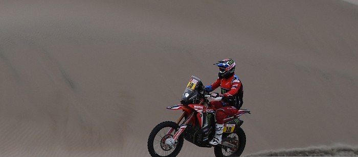 José Ignacio Cornejo protagonizó impactantes imágenes en Dakar: parece que subiera un precipicio