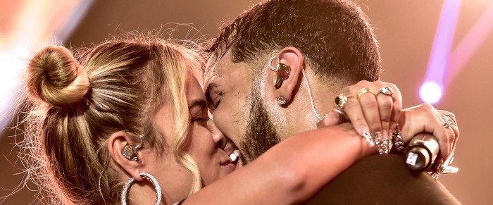 Anuel AA se tatuó en la espalda foto de Karol G por amor: lo mostró en nuevo videoclip