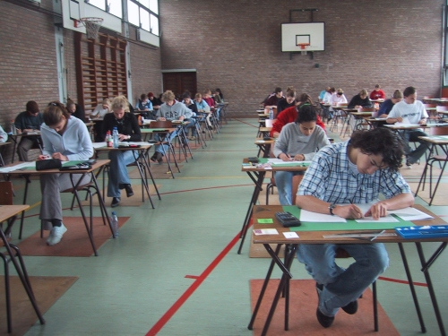 Historia viral de joven que contestó con 'lenguaje inclusivo' en examen resultó ser una farsa