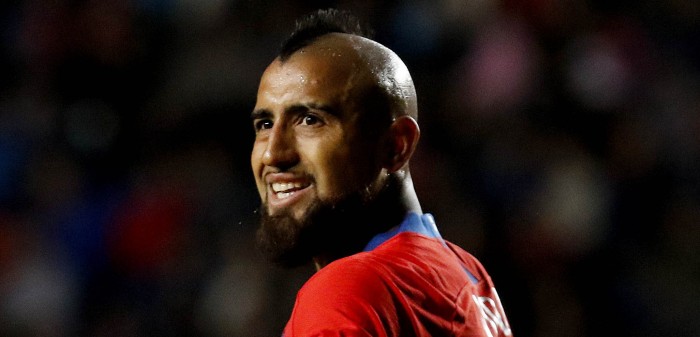 Arturo Vidal generó polémica tras compartir video de amigo que encendió petardos en su trasero