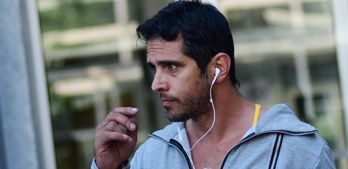 ¿Recuerda al stripper formalizado por dañar auto de conductora? Fue denunciado por nueva agresión