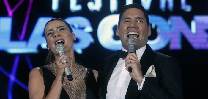 Tonka Tomicic deslumbró con elegante vestido con transparencia y peinado a lo Ariana Grande