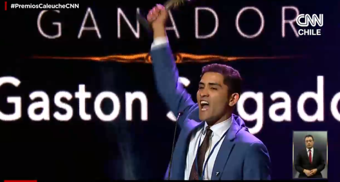 Actor Gastón Salgado emocionó con su discurso en Premios Caleuche: entregó apoyo al pueblo mapuche