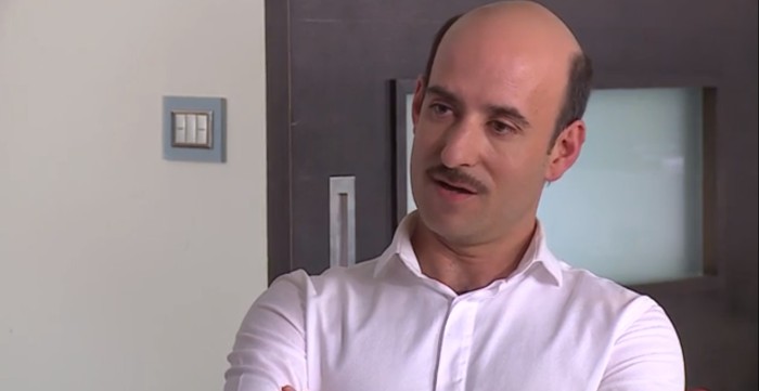 Versión joven de Samuel en Verdades Ocultas causó hilarantes memes: lo compararon con Homero Simpson