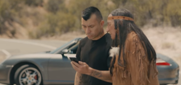 Revivieron un clásico: Gary Medel y Luis Alarcón protagonizaron icónico spot para marca de teléfonos
