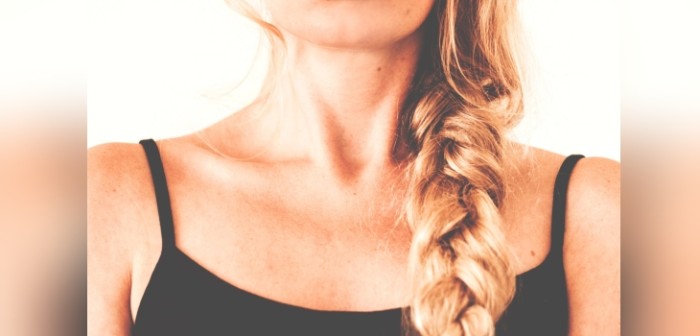 Mujer fue al médico por dolor de garganta y le hallaron un paquete de pastillas: no sabe cómo pasó