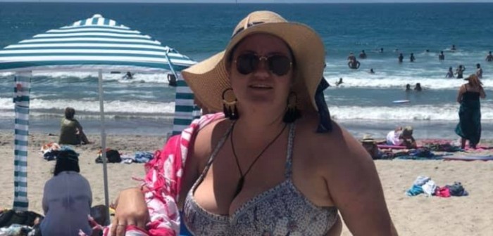 La aplaudida respuesta de mujer neozelandesa a jóvenes que se burlaron de ella por estar en bikini