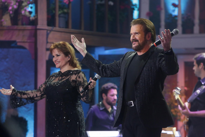 Pimpinela la rompió en Festival de Olmué: emocionó hasta las lágrimas y provocó divertidos memes