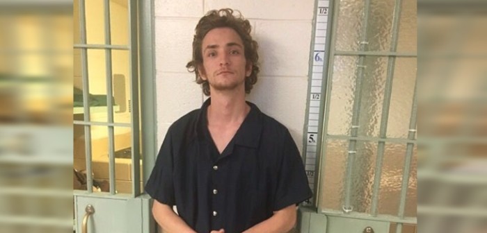 Brutal crimen en EEUU: joven de 21 años habría matado a sus padres, a polola y 2 familiares de ella