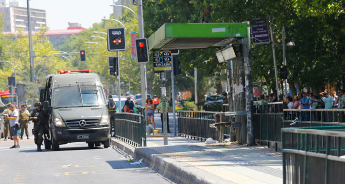 Explosión en paradero del Transantiago dejó cinco heridos: personas habrían manipulado una bolsa
