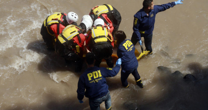 Impactante caso en Talca: encuentran cuerpo maniatado de una mujer flotando en un río