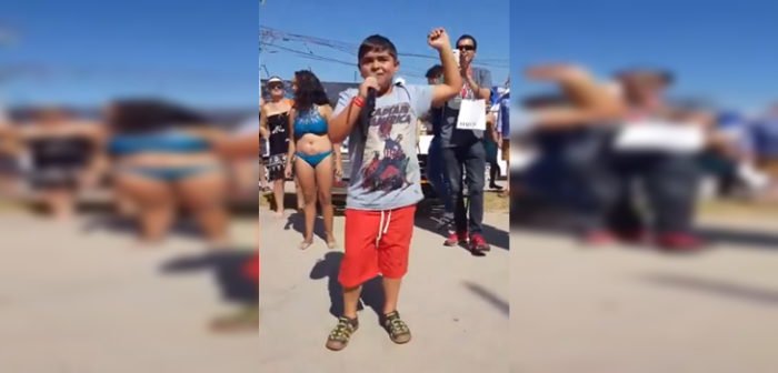 Niño se convirtió en el viral del momento por lucirse cantando éxito de AC/DC en concurso playero