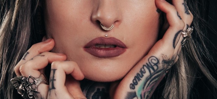 ¿Tatuajes temporales en el rostro? La arriesgada tendencia que podría tomarse el 2019