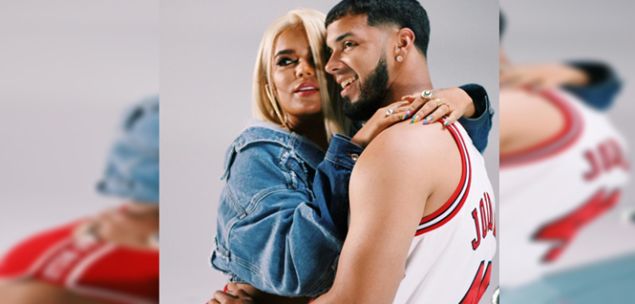 Anuel AA y Karol G son blancos de críticas por presumir sus lujosas adquisiciones para su gira