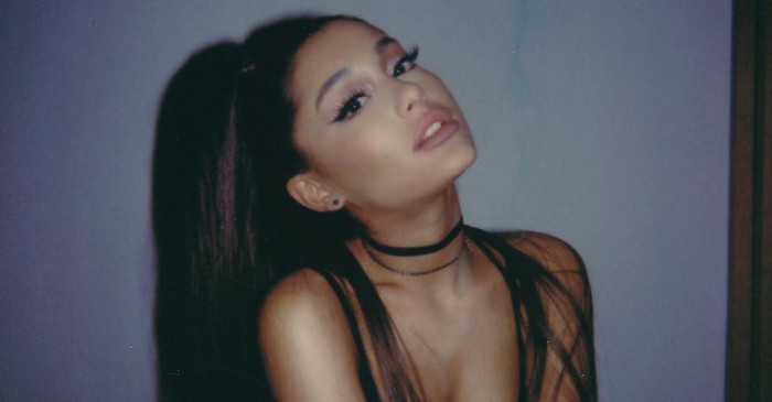 Fotografía de Ariana Grande se convirtió en meme por particular pose: se viralizó en redes