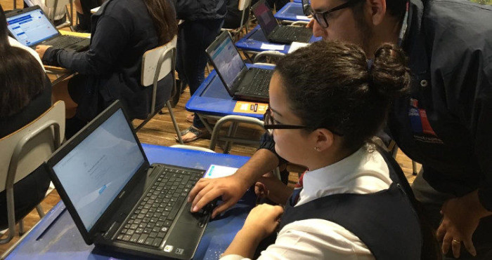 Más de 24 mil estudiantes están a pocos días de perder becas Junaeb: conoce qué hacer para evitarlo