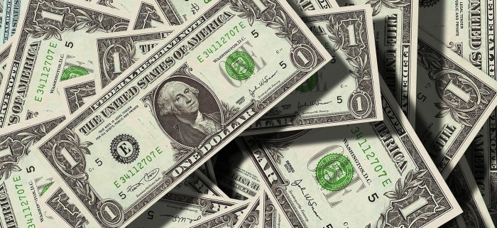 Amigo del año: robó boleto ganador de millonario premio a su compañero de cuarto e intentó cobrarlo