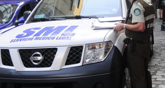 Encuentran a  hombre muerto y envuelto en una frazada bajo su cama: vecino alertó de su ausencia