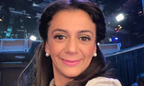 Sacó toda su sensualidad: Paola Troncoso se lució en Premios Caleuche con escotado vestido