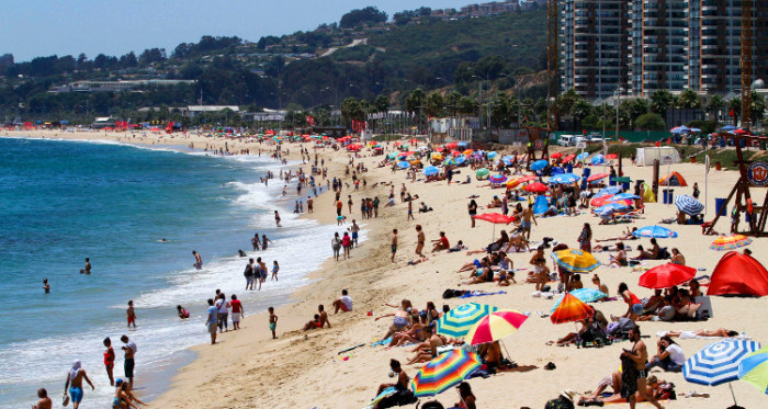 A tomar en cuenta en vacaciones: ¿Cuáles son los estacionamientos más caros de las playas chilenas?
