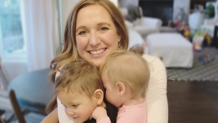 Mujer quería ser madre y decidió adoptar 2 hijos: al tiempo descubrió que eran hermanos biológicos