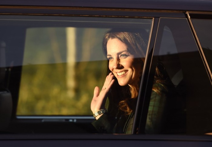 La tierna reacción de Kate Middleton con niña que quedó fascinada con su cabello: momento es viral