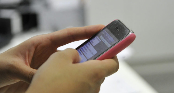 Servicio de Salud tendrá que pagar millonaria multa tras suspender por WhatsApp a una funcionaria