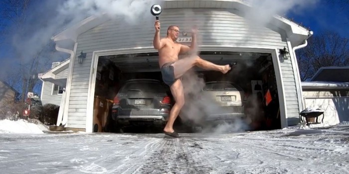 Hombre se sumó a peligroso desafío de 'congelar agua caliente' y el resultado fue doloroso